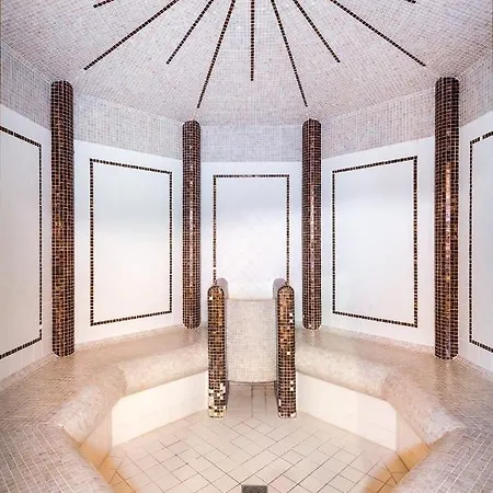 فندق Aquarell Cegléd