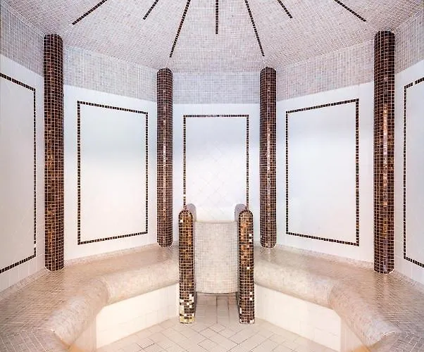 מלון Aquarell Cegléd